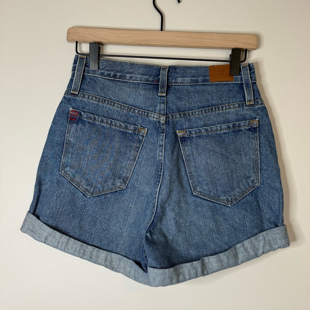 BDG Light Blue High-Rise Mom Rolled Hem 100% Cotton Denim Jean Shorts size 26 - Picture 4 of 9
